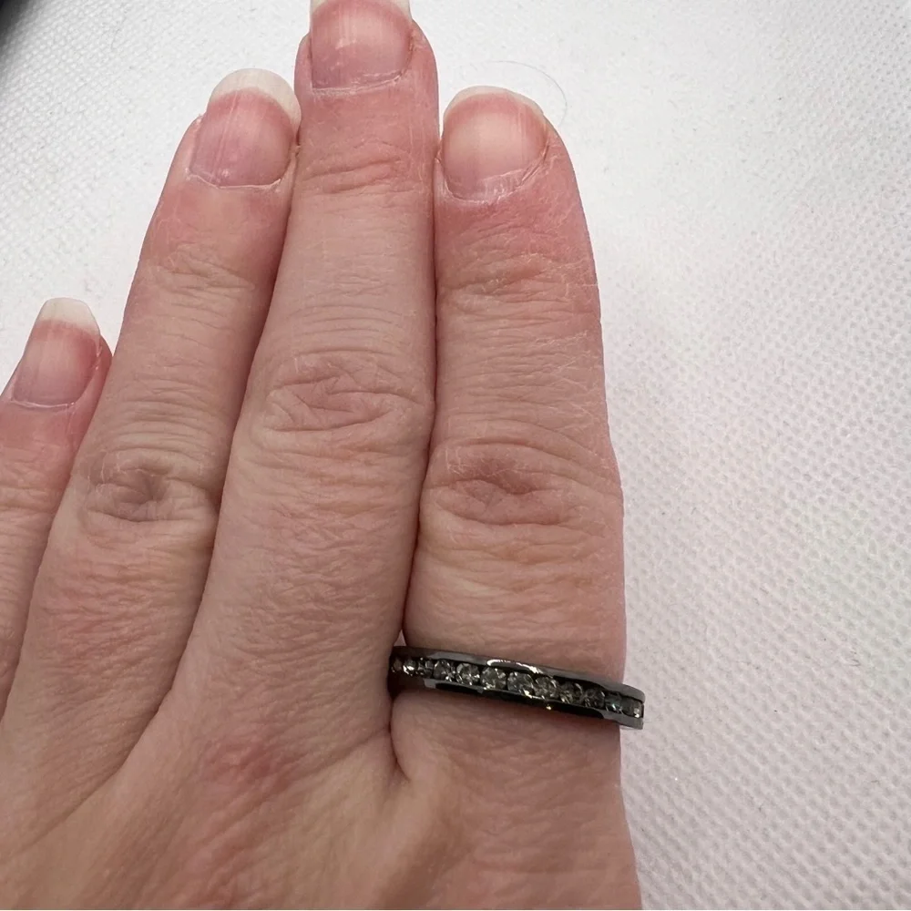 🍭6/$30 silver tone jewel studded ring band - size 8.25